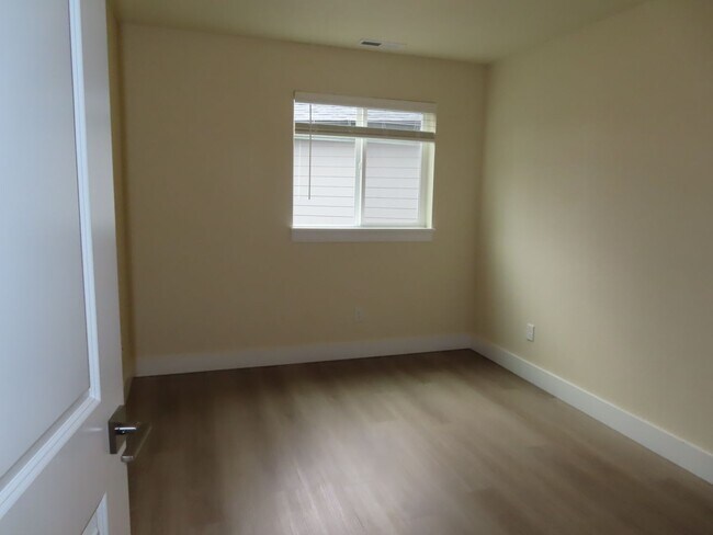 Building Photo - 2587Justine - FH