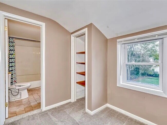 Building Photo - 78 Kimbark Rd