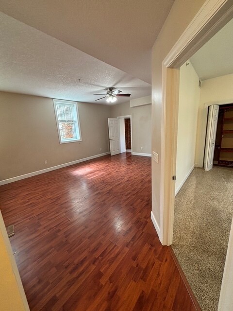 Building Photo - 135 E Prairie Ave