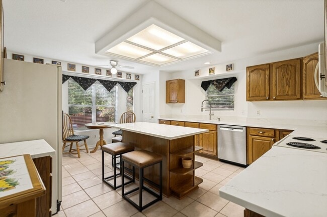 Building Photo - 10 Oakwell Farms Pkwy