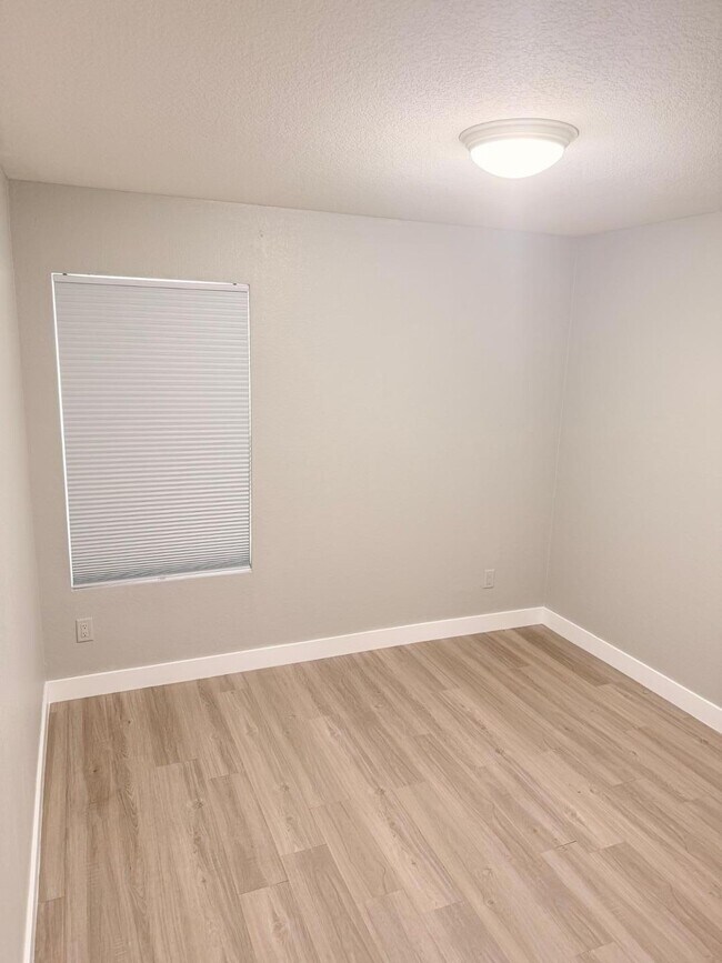 Building Photo - 3948 E Stanford Ave