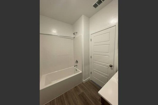 Building Photo - Modern Comfort Meets Family Living in Madera!