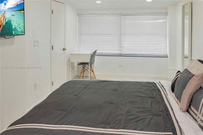 Building Photo - 1241 SW 29th St