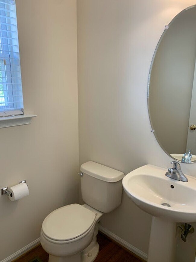 Building Photo - New Macungie Rental Listing