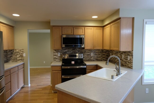 Building Photo - !!!HALF MONTH RENT FREE!!!? Beautifully Updated Home in a Peaceful, Highly Desirable Fisher’s Lan...