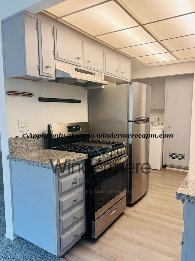 Building Photo - 127 Touchstone Pl