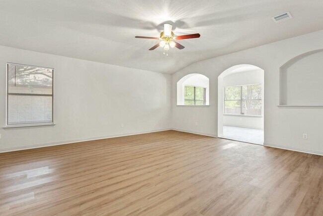 Building Photo - 1517 Thibodeaux Dr