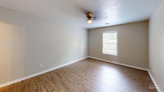 Building Photo - 1235 Longpoint Dr