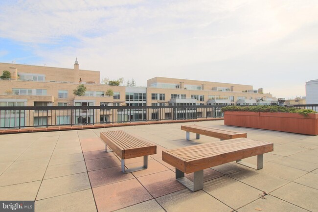 Building Photo - 1140 23rd Street NW Unit 105