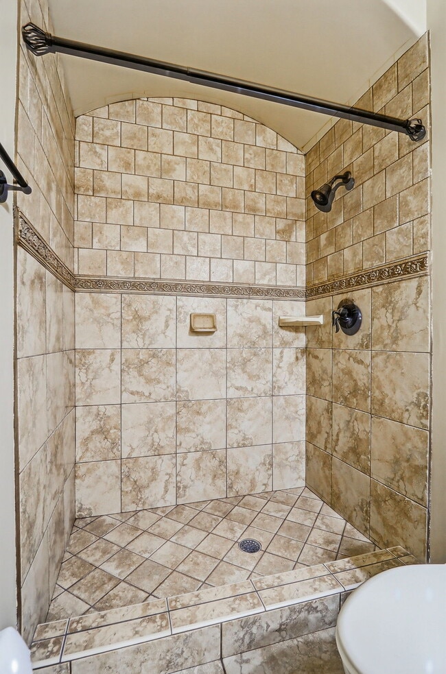 Building Photo - 4 bed 3.5 corner 2 story home