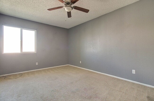 Building Photo - 2202 W Glenrosa Ave