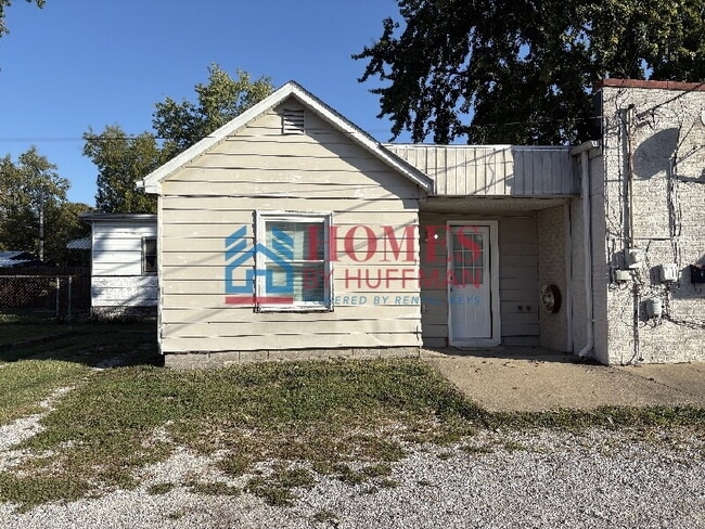 Primary Photo - One Bedroom Apartment | West Side Location