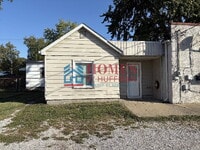 Building Photo - One Bedroom Apartment | West Side Location