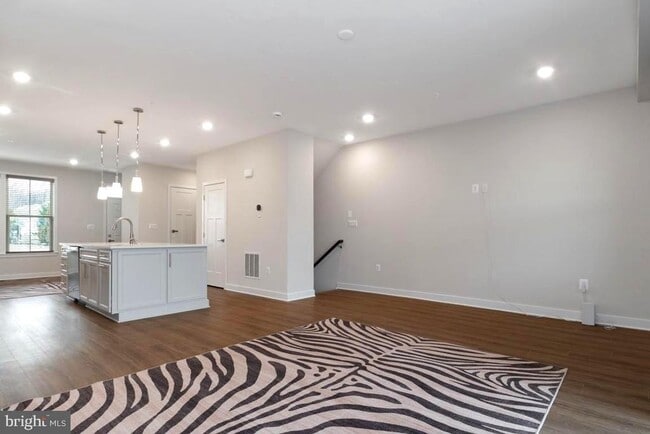 Building Photo - 11003 Resort Road