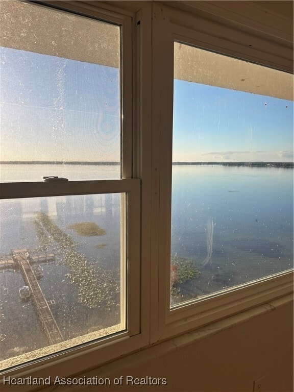 Building Photo - 2131 Lakeview Dr