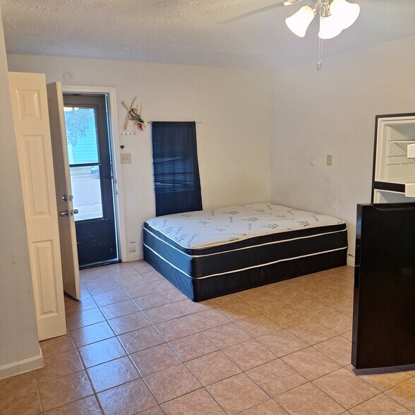 Building Photo - 1200 E 26th St