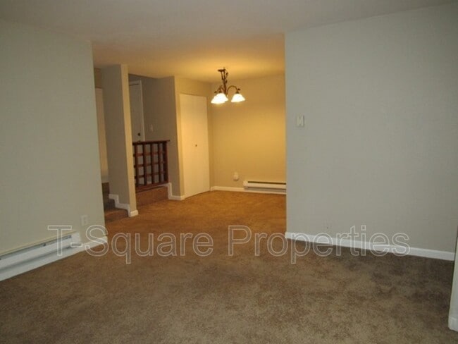 Building Photo - 4629 W Lake Sammamish Pkwy SE