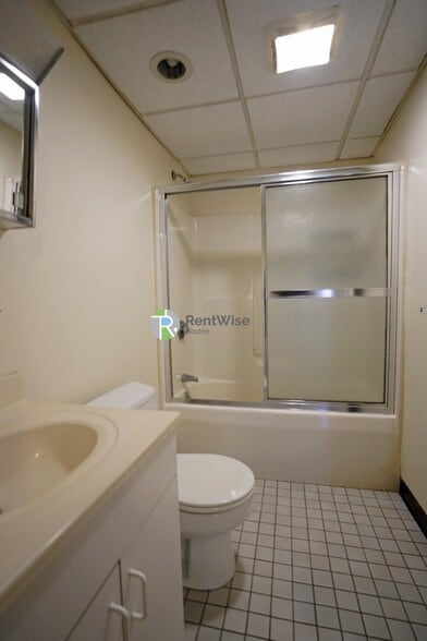 Building Photo - 81 Essex St