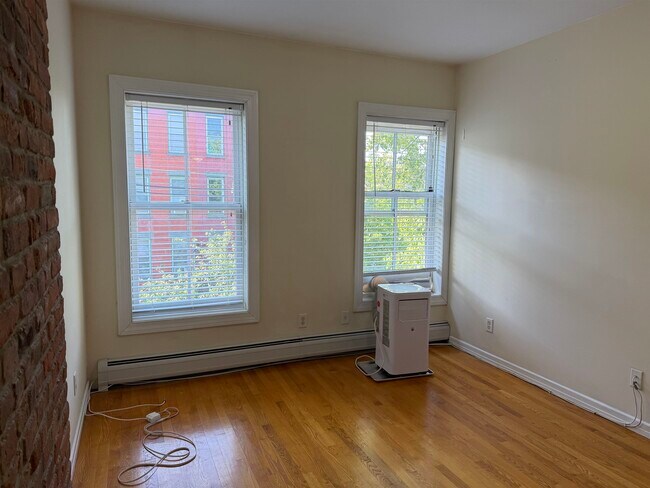 Building Photo - 238 3rd St