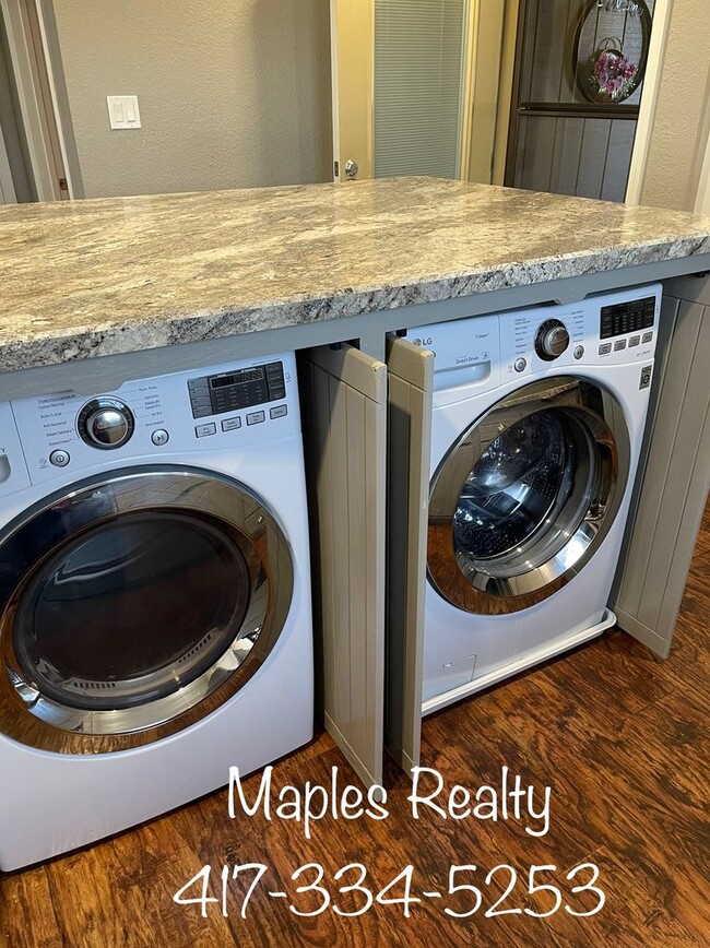 Building Photo - Stunning 2 bedroom, 2 bathroom condo for rent in downtown, Branson MO