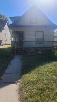 Building Photo - Recently Reduced 3 Bedroom 1 Bathroom Home