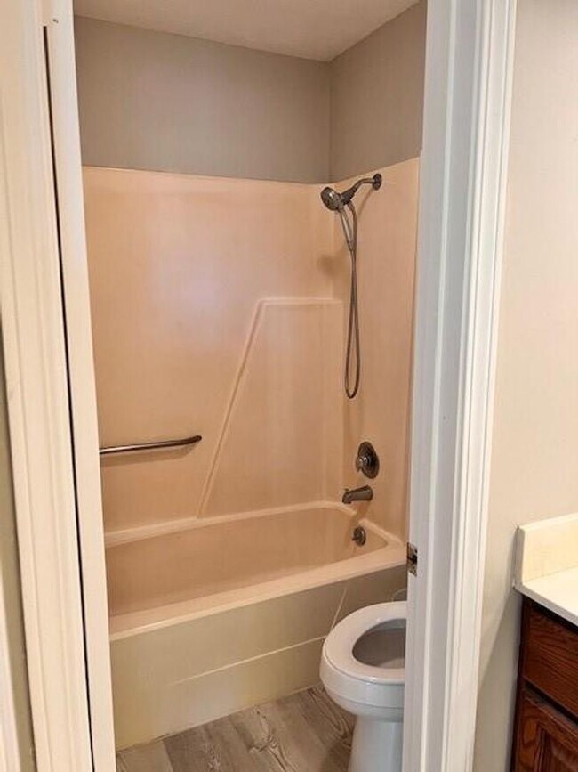 Building Photo - Move-in Ready 3 bed/ 2.5 bath home