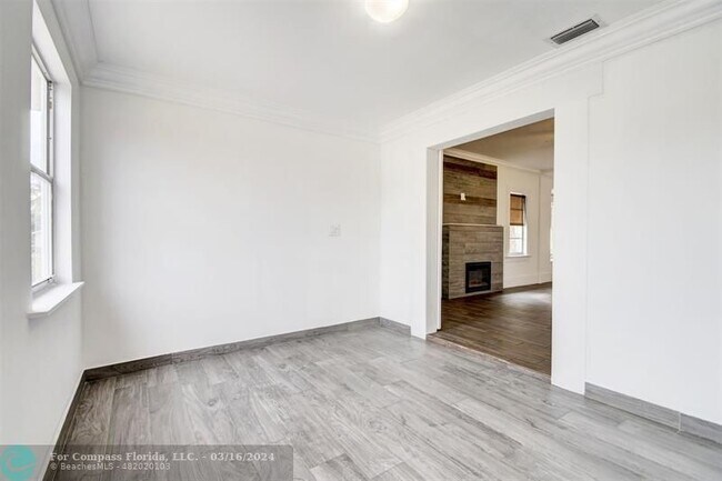 Building Photo - 919 N J St