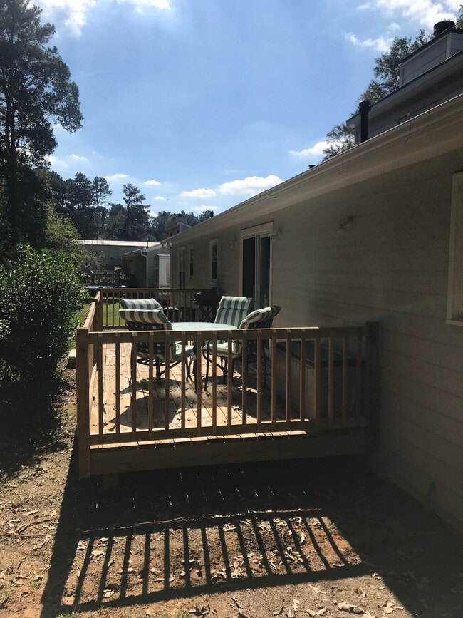 Building Photo - 1565 Pinebreeze Dr