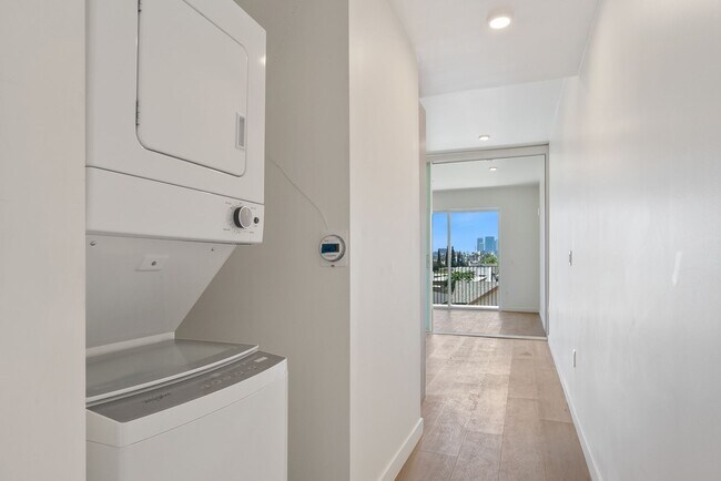 Building Photo - BRAND NEW CONSTRUCTION - Move-In Special 8...