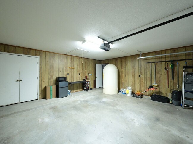 Building Photo - 3 Bed | 2 Bath | South Tulsa