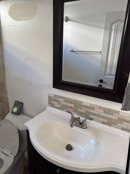 Building Photo - 264 Rosebay Dr