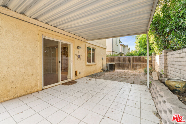 Building Photo - 9155 Cedros Ave