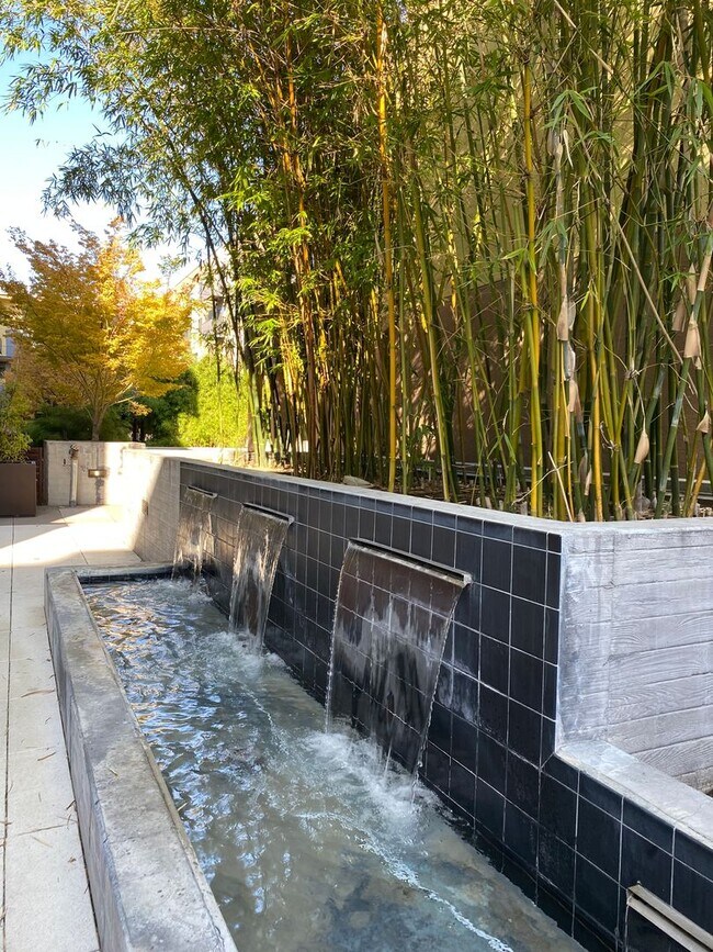 Building Photo - Downtown living