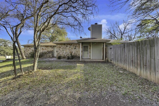Building Photo - 9802 Hundred Oaks Cir