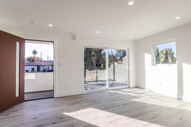 Building Photo - 148 S Madison Ave