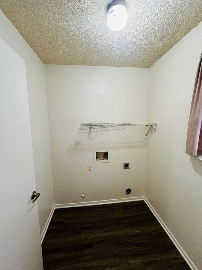 Building Photo - 2423 Sherry St