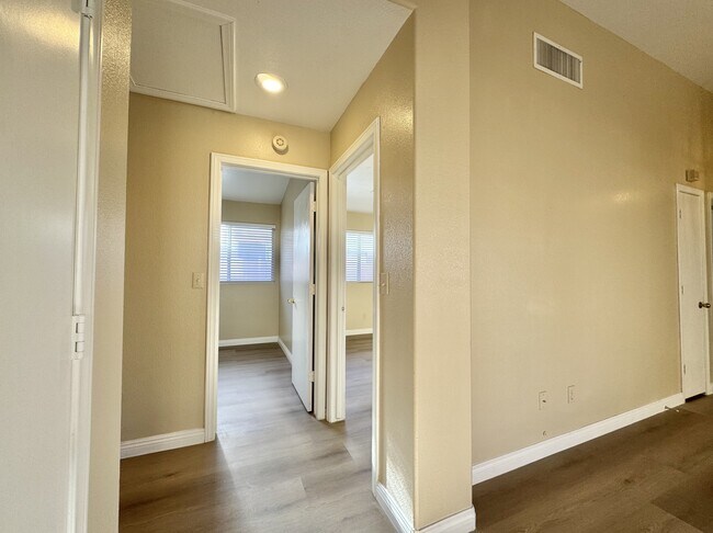 Building Photo - 1009 Torington Dr