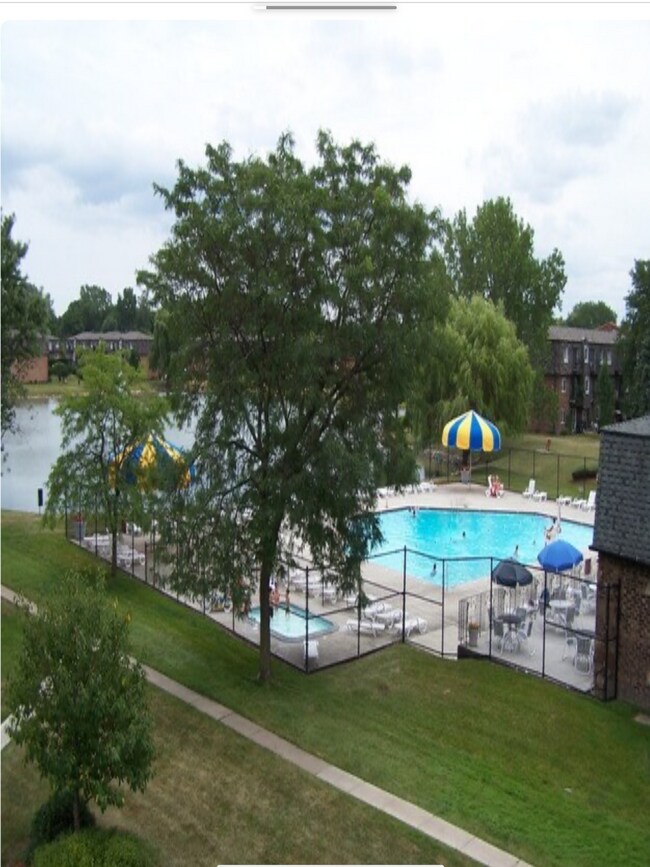 Building Photo - 9449 Bay Colony Dr