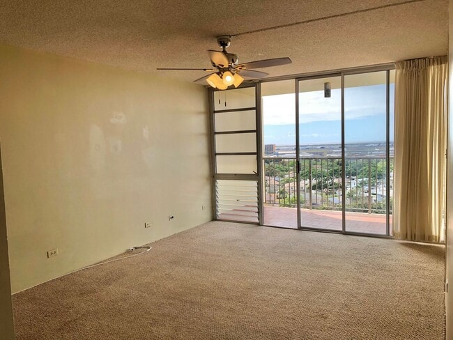 Building Photo - Century West 2 bedroom 2 bathroom 1 covere...