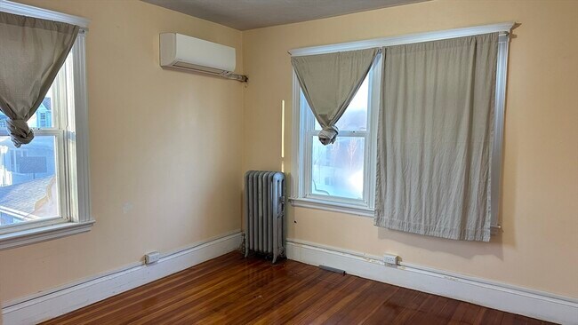 Building Photo - 10 Channing St