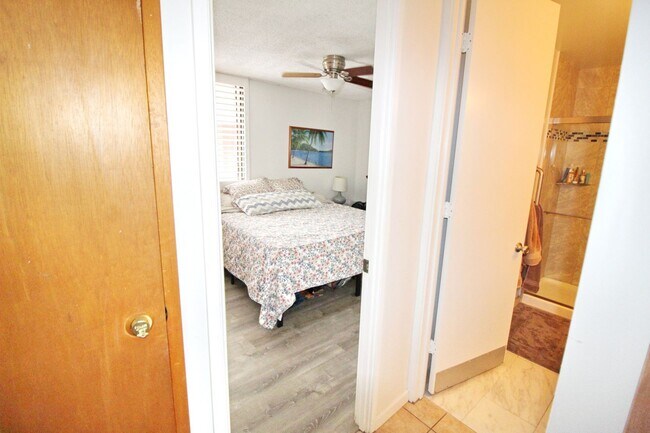 Building Photo - Maalaea Yacht Marina - 3rd Floor right on ...