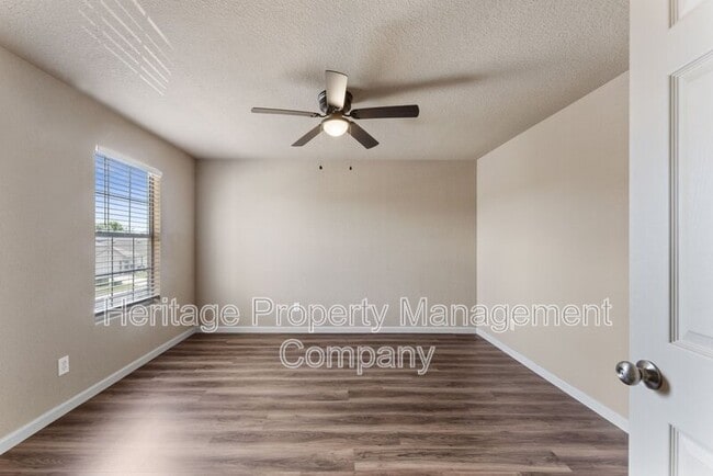 Building Photo - 5819 Providence Oak