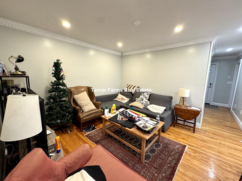 Primary Photo - 83 E Brookline St