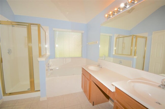 Building Photo - 5911 Mettler Ln