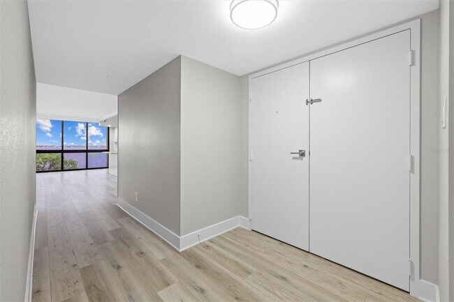 Building Photo - 3301 Bayshore Blvd