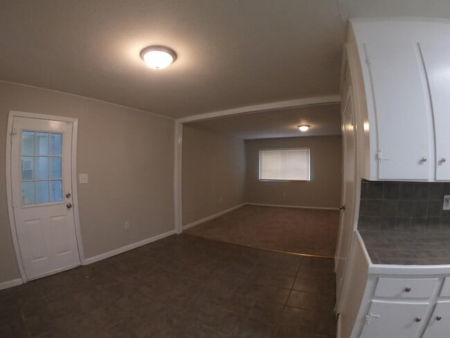 Building Photo - 3256 Suncrest Dr