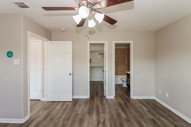 Building Photo - 3102 Same Way