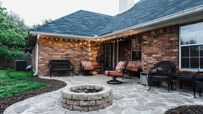 Building Photo - 3 Bedroom 2 Baths 2000 sq/ft in Stockwell