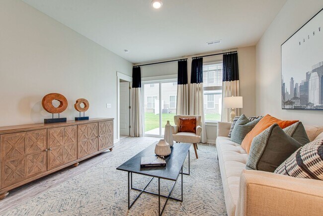 Building Photo - Stunning in Spring Hill