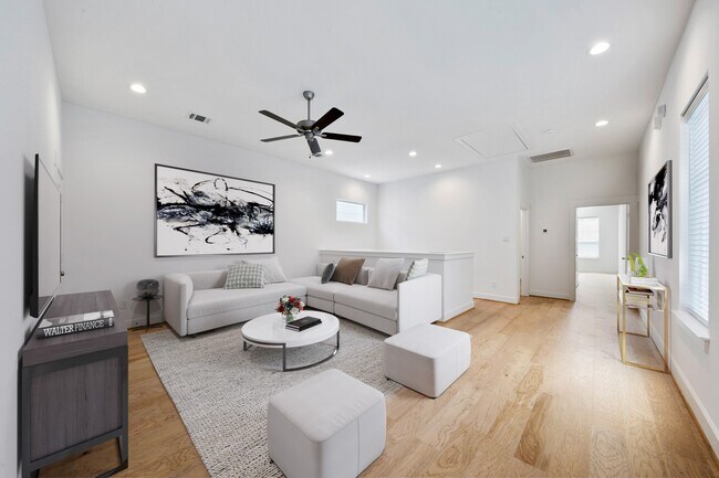 Building Photo - 1127 E 23rd St